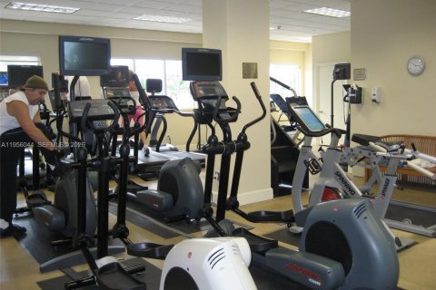 Condo in Miami Beach, Florida, 1 bedroom  № 2010825 - photo 10