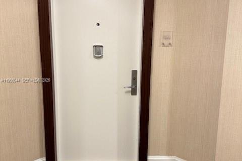 Condo in Miami Beach, Florida, 1 bedroom  № 2010825 - photo 15