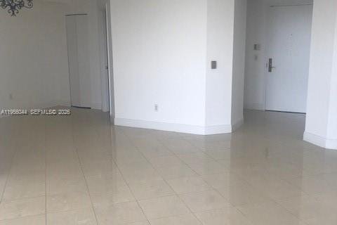 Condo in Miami Beach, Florida, 1 bedroom  № 2010825 - photo 2