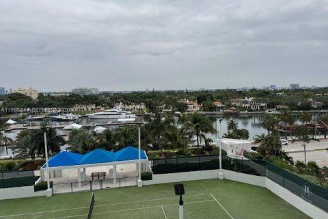 Condo in Miami Beach, Florida, 1 bedroom  № 2010825 - photo 23
