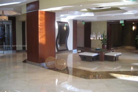 Condo in Miami Beach, Florida, 1 bedroom  № 2010825 - photo 9