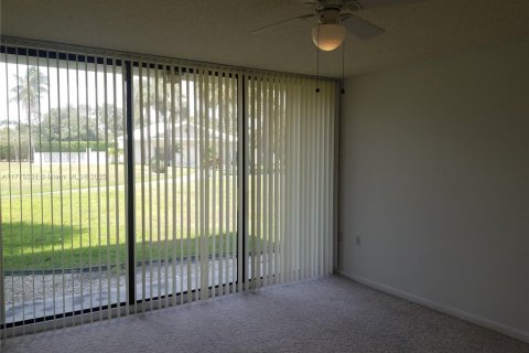 Condo in West Palm Beach, Florida, 2 bedrooms  № 1704478 - photo 9