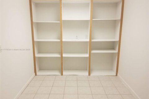Condo in West Palm Beach, Florida, 2 bedrooms  № 1704478 - photo 10