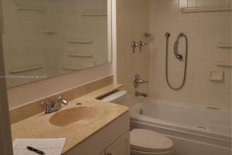 Condo in West Palm Beach, Florida, 2 bedrooms  № 1704478 - photo 16