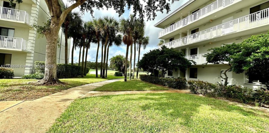 Condo in West Palm Beach, Florida, 2 bedrooms  № 1704478