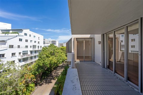 Copropriété à louer à Key Biscayne, Floride: 2 chambres, 148.64 m2 № 2389764 - photo 28