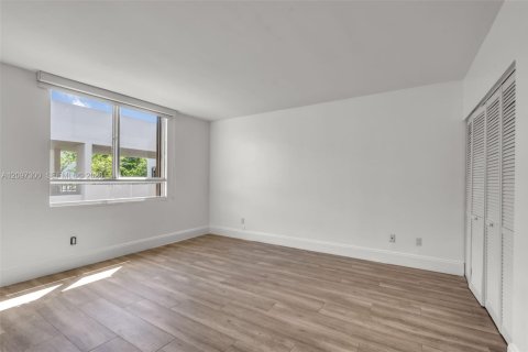 Copropriété à louer à Key Biscayne, Floride: 2 chambres, 148.64 m2 № 2389764 - photo 23