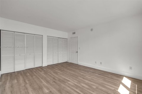 Copropriété à louer à Key Biscayne, Floride: 2 chambres, 148.64 m2 № 2389764 - photo 24