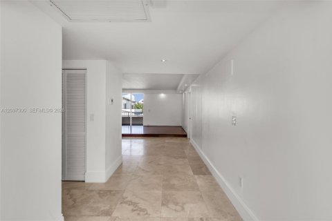 Copropriété à louer à Key Biscayne, Floride: 2 chambres, 148.64 m2 № 2389764 - photo 4
