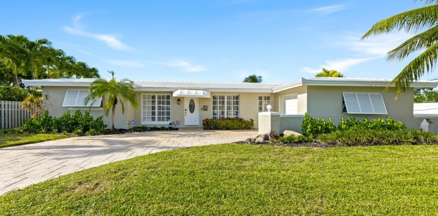 House in Fort Lauderdale, Florida 3 bedrooms, 151.43 sq.m. № 2182888