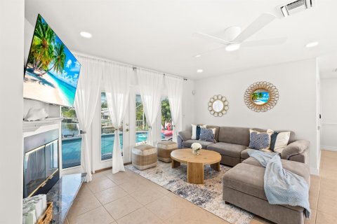 House in Fort Lauderdale, Florida 3 bedrooms, 151.43 sq.m. № 2182888 - photo 2