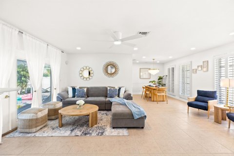 House in Fort Lauderdale, Florida 3 bedrooms, 151.43 sq.m. № 2182888 - photo 3