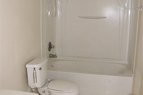 Villa ou maison à louer à Kissimmee, Floride: 3 chambres, 211.72 m2 № 2415354 - photo 22