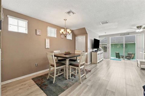 Touwnhouse à vendre à New Port Richey, Floride: 3 chambres, 142.14 m2 № 2390815 - photo 10