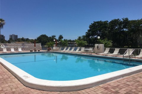 Купить кондоминиум в Халландейл-Бич, Флорида 1 спальня, 85.93м2, № 1974582 - фото 2