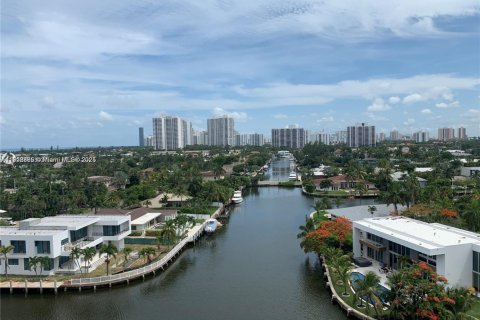 Купить кондоминиум в Халландейл-Бич, Флорида 1 спальня, 85.93м2, № 1974582 - фото 1