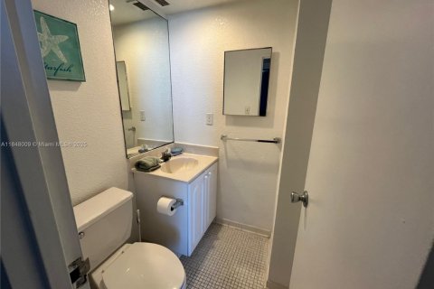 Condo in Hollywood, Florida, 1 bedroom  № 2054279 - photo 11