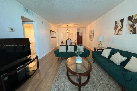 Condo in Hollywood, Florida, 1 bedroom  № 2054279 - photo 9