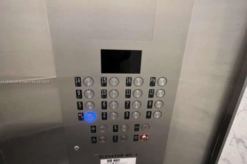 Condo in Hollywood, Florida, 1 bedroom  № 2054279 - photo 24