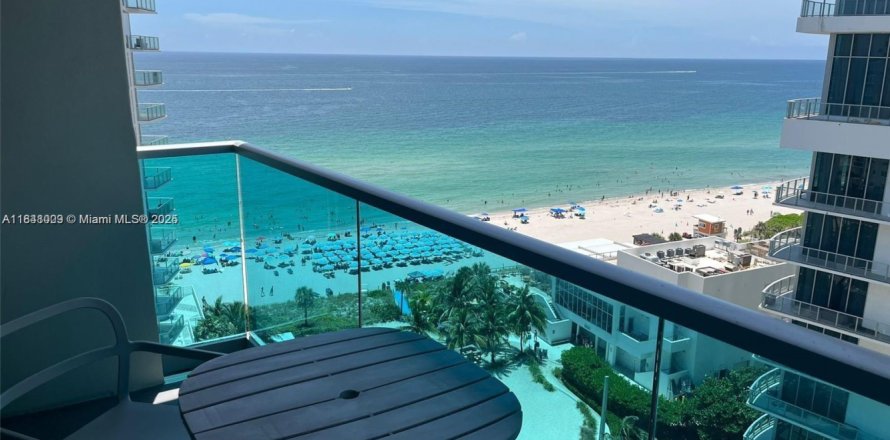 Condo in Hollywood, Florida, 1 bedroom  № 2054279