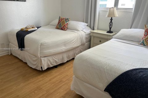 Condo in Hollywood, Florida, 1 bedroom  № 2054279 - photo 5