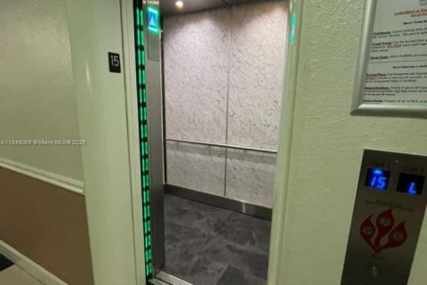 Condo in Hollywood, Florida, 1 bedroom  № 2054279 - photo 23