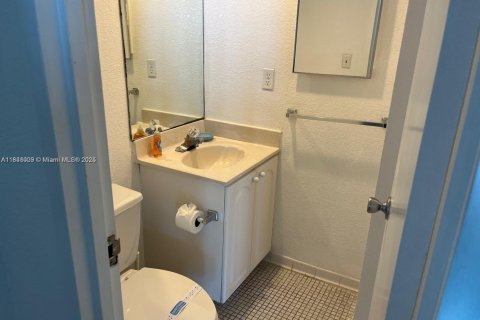 Condo in Hollywood, Florida, 1 bedroom  № 2054279 - photo 3