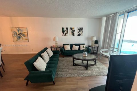 Condo in Hollywood, Florida, 1 bedroom  № 2054279 - photo 8