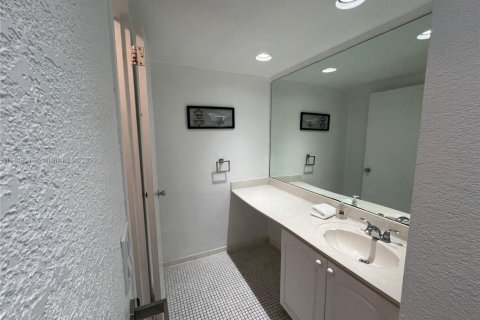 Condo in Hollywood, Florida, 1 bedroom  № 2054279 - photo 14
