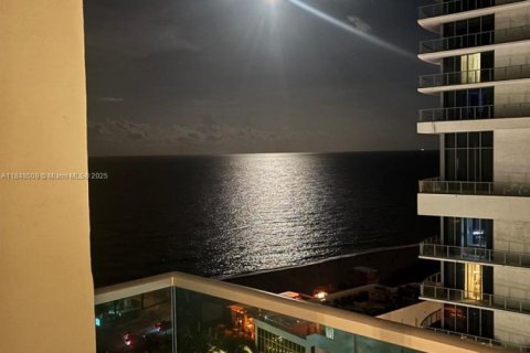 Condo in Hollywood, Florida, 1 bedroom  № 2054279 - photo 6