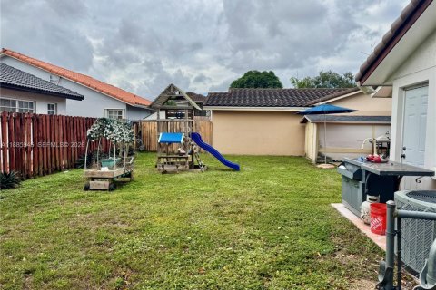 Villa ou maison à vendre à Miami, Floride: 4 chambres, 153.57 m2 № 2015312 - photo 12