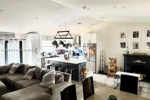 House in Miami, Florida 4 bedrooms, 153.57 sq.m. № 2015312 - photo 4