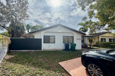 Villa ou maison à vendre à Miami, Floride: 4 chambres, 153.57 m2 № 2015312 - photo 10