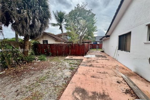 Villa ou maison à vendre à Miami, Floride: 4 chambres, 153.57 m2 № 2015312 - photo 11