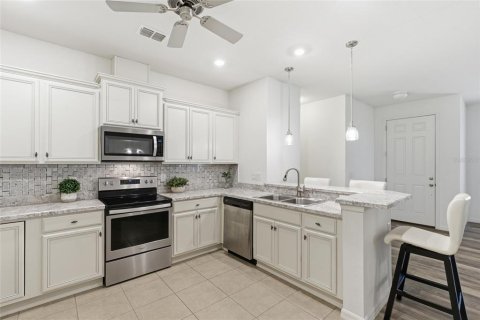 House in Punta Gorda, Florida 3 bedrooms, 135.64 sq.m. № 2195888 - photo 6