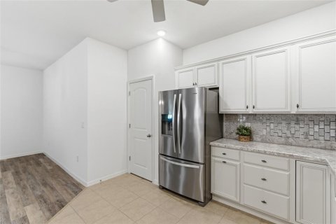 House in Punta Gorda, Florida 3 bedrooms, 135.64 sq.m. № 2195888 - photo 9