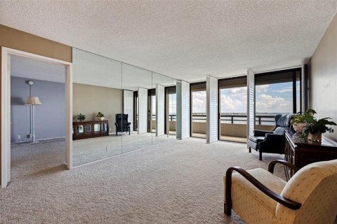 Condo in Tampa, Florida, 2 bedrooms  № 2386678 - photo 16