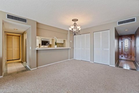Condo in Tampa, Florida, 2 bedrooms  № 2386678 - photo 5