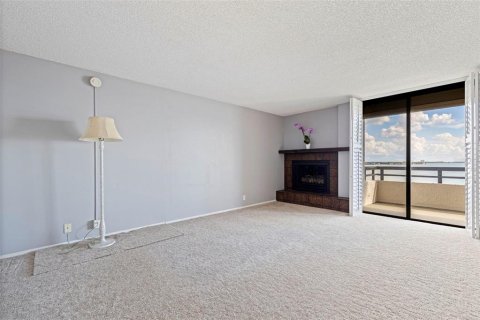Condo in Tampa, Florida, 2 bedrooms  № 2386678 - photo 17
