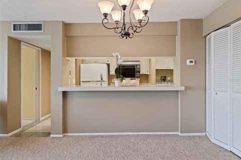 Condo in Tampa, Florida, 2 bedrooms  № 2386678 - photo 7