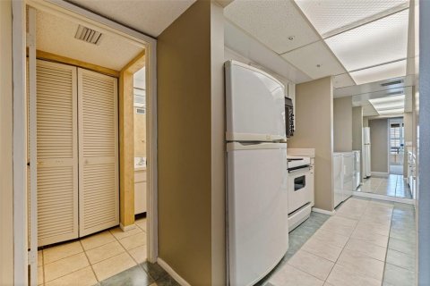 Condo in Tampa, Florida, 2 bedrooms  № 2386678 - photo 30