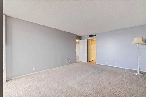 Condo in Tampa, Florida, 2 bedrooms  № 2386678 - photo 20