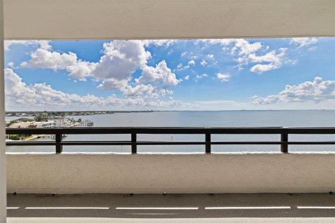 Condo in Tampa, Florida, 2 bedrooms  № 2386678 - photo 13