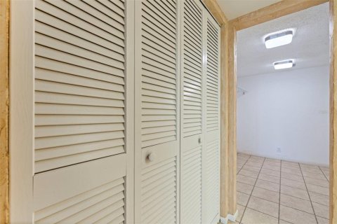 Condo in Tampa, Florida, 2 bedrooms  № 2386678 - photo 21