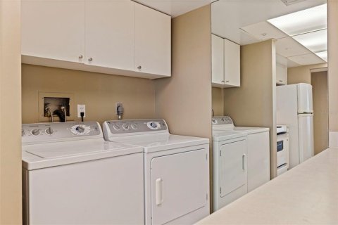 Condo in Tampa, Florida, 2 bedrooms  № 2386678 - photo 9