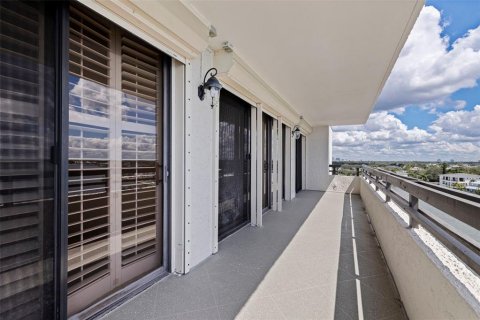 Condo in Tampa, Florida, 2 bedrooms  № 2386678 - photo 29