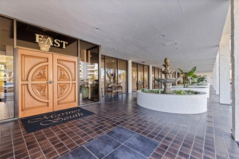 Condo in Tampa, Florida, 2 bedrooms  № 2386678 - photo 4