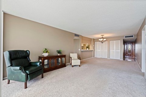 Condo in Tampa, Florida, 2 bedrooms  № 2386678 - photo 15