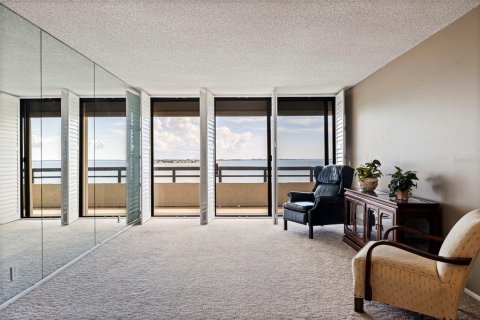 Condo in Tampa, Florida, 2 bedrooms  № 2386678 - photo 12