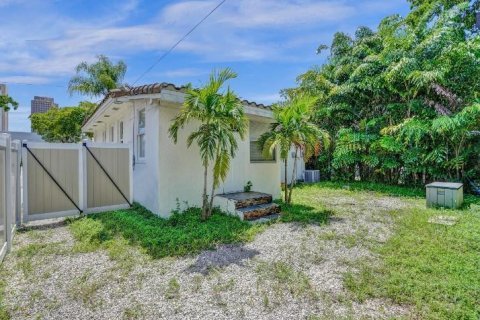 Casa en alquiler en Fort Lauderdale, Florida, 2 dormitorios, 212.47 m2 № 1221535 - foto 1